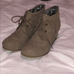 Size 8 Brown/tan booties